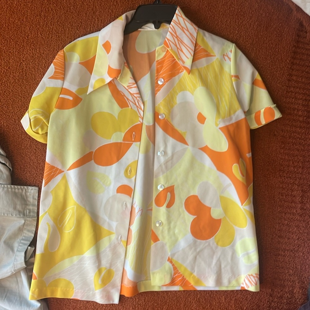Vintage 70s Retro Yellow Orange Mod Flower Power Button Polyester Polo Shirt